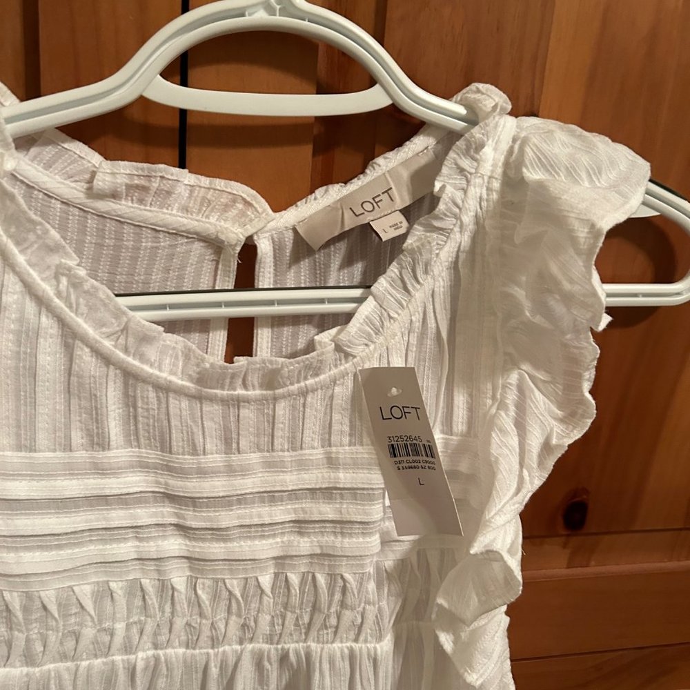 LOFT | White Ruffle Top - Picture 2 of 3